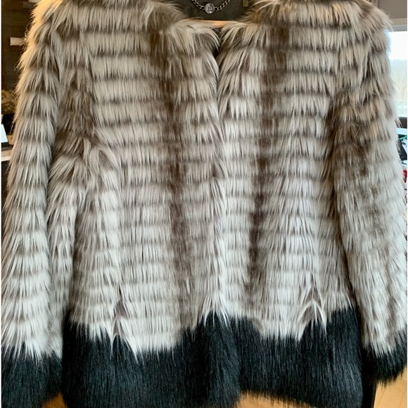 COPY - BEBE faux fur coat - Picture 2 of 4
